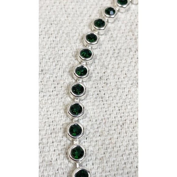 Green bezel set rhinestone silver tone necklace - Picture 6 of 8
